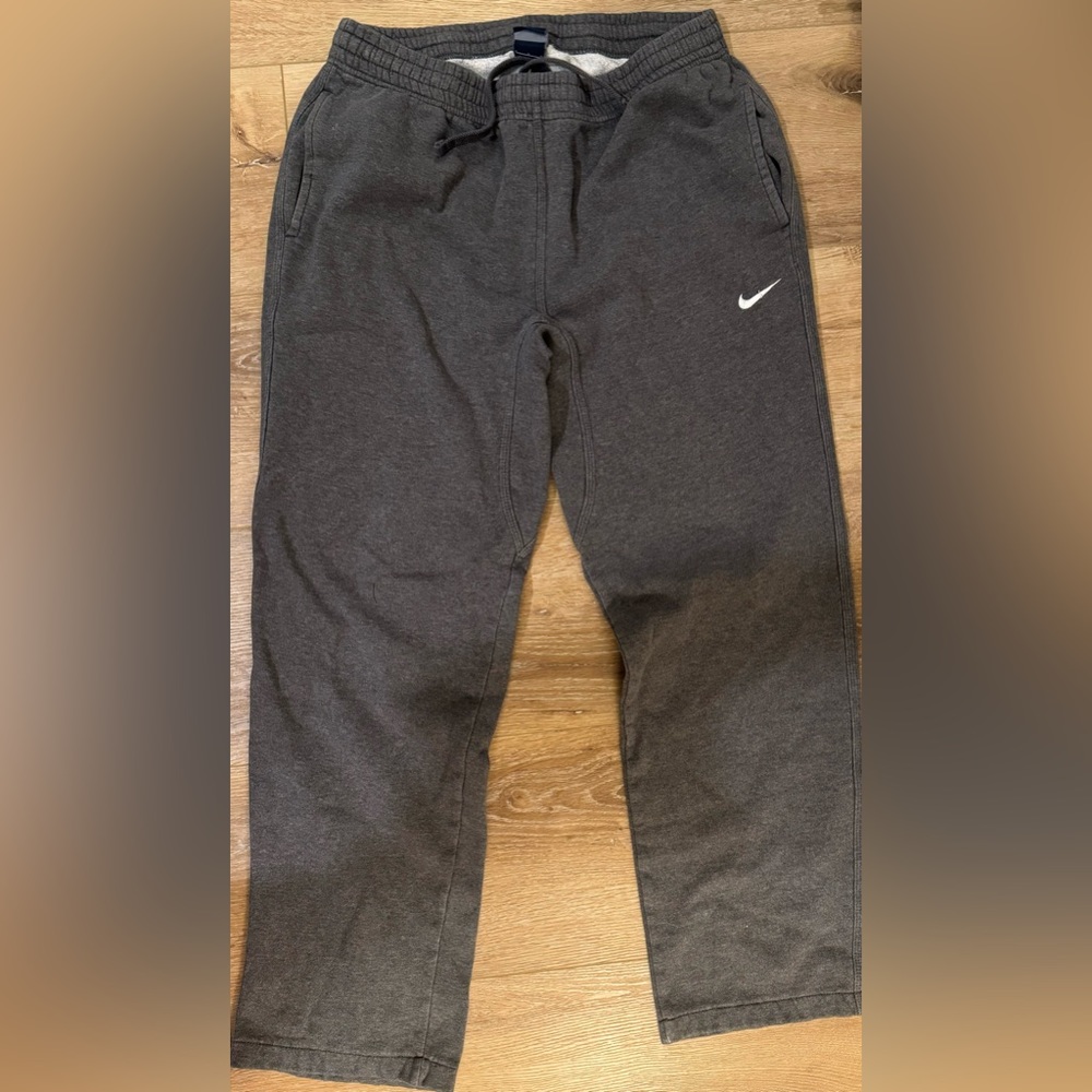 Nike - Picture 4 of 5